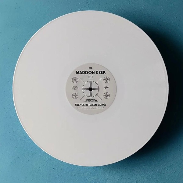 Madison Beer – Silence Between Songs LPwhite 2023